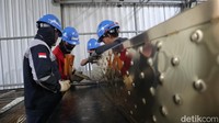 Selubung ikon garuda tersebut memiliki panjang sekitar 230 meter dihitung dari sisi sayap kanan ke sayap kiri. Nantinya selubung ini akan menutupi Kantor Presiden di IKN. Saat ini pengerjaan selubung ikon garuda sudah di angka sekitar 40%. (Foto: Bima Bagaskara/detikJabar).