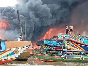 24 Rumah Warga di Pinggir Sungai Musi Hangus Dilahap Sijago Merah