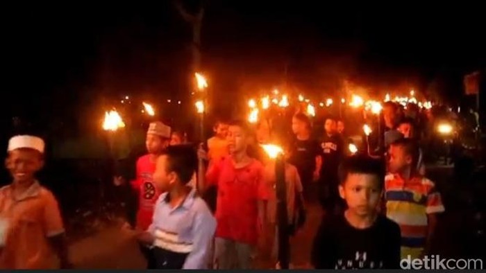 Pawai obor menyambut Tahun Baru Islam 2023 di Asahan.