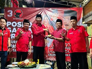 Resmikan Posko Ganjar Presiden, Kader PDIP Surabaya Dicurhati Jalan Rusak