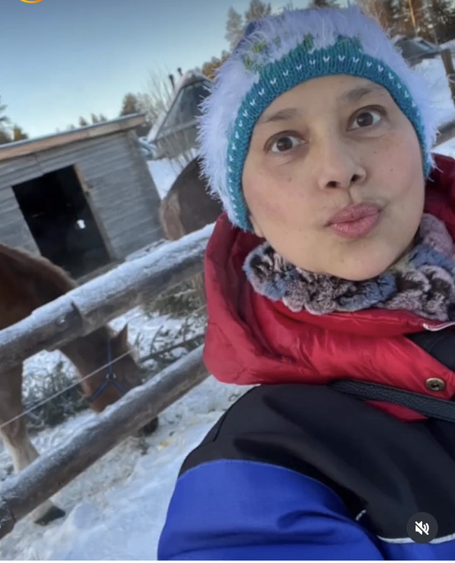 Pesona Ayu Azhari yang kini telah berusia 50 tahun ini tetap memikat. Pemeran Putri Duyung ini pun tampil natural tanpa makeup. Foto: Dok. Instagram