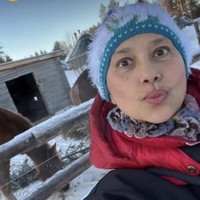 Pesona Ayu Azhari yang kini telah berusia 50 tahun ini tetap memikat. Pemeran Putri Duyung ini pun tampil natural tanpa makeup. Foto: Dok. Instagram