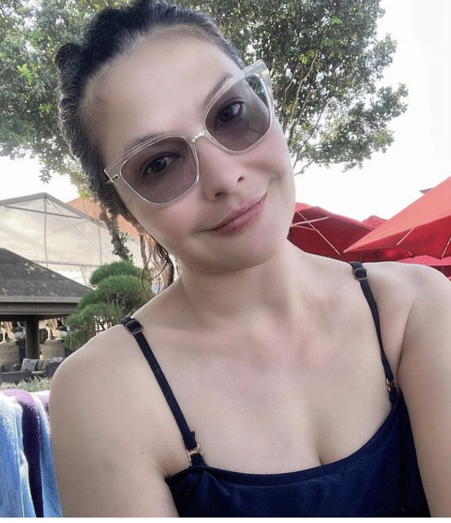 Kecantikan Tamara Blezynski tentu tak perlu diragukan lagi. Tapi, bagaimana jika sang aktris 90-an ini tampil tanpa makeup? Foto: Dok. Instagram