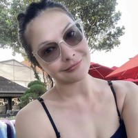 Kecantikan Tamara Blezynski tentu tak perlu diragukan lagi. Tapi, bagaimana jika sang aktris 90-an ini tampil tanpa makeup? Foto: Dok. Instagram