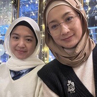 Desy Ratnasari kini juga aktif sebagai kader salah satu partai. Tampil berhijab, ini penampilan natural Desy Ratnasari Foto: Dok. Instagram