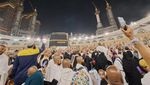 Potret Detik-detik Kiswah Kabah Diganti
