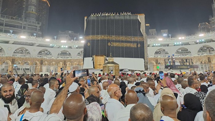 Penggantian kiswah Kabah