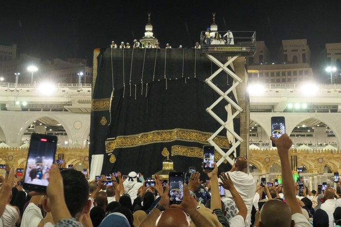 Penggantian kiswah Ka'bah