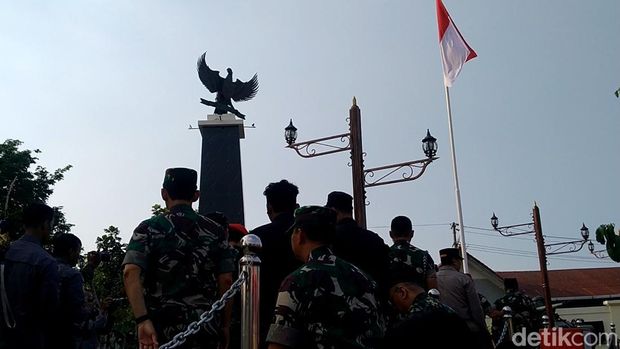 Peresmian Tugu Perjuangan di kompleks Stadion Hoegeng, Kota Pekalongan, Rabu (19/7/2023).