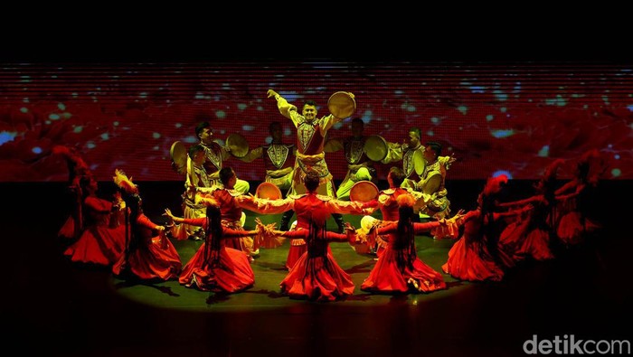 Pertunjukkan Seni Muslim Xinjiang Semarakkan Festival Hijriah Sejumlah seniman Muslim Xinjiang menampilkan keseniannya dalam gelaran Festival Hijriah yang berlangsung di Taman Ismail Marzuki, Jakarta, Rabu (19/7/2023).
