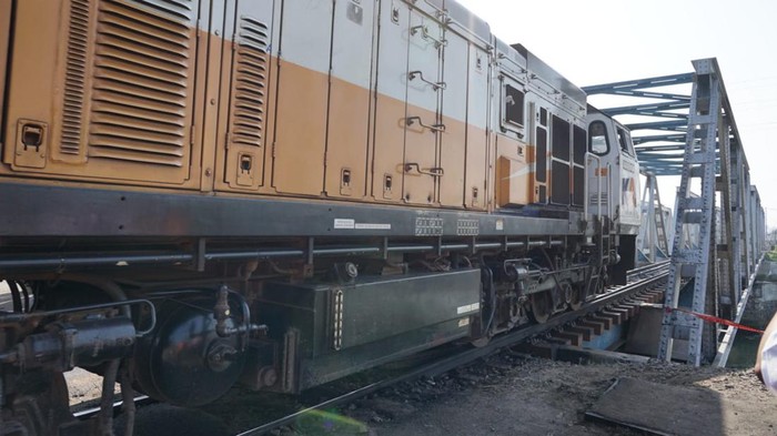 PT Kereta Api Indonesia (Persero) bersama pihak-pihak terkait berhasil melakukan proses evakuasi kereta api dan bangkai truk yang tersangkut di jembatan pada petak jalan Jerakah - Semarang Poncol. Proses evakuasi telah selesai, sehingga kedua jalur tersebut sudah dapat dilalui kereta api sejak Rabu (19/7) dini hari.