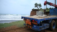 Dikatakan Adi, pembangunan pengaman pantai di Provinsi Bengkulu pada tahun 2023 dibagi menjadi tiga paket pekerjaan, yakni Paket Pembangunan Pengaman Pantai Kritis Kabupaten Bengkulu Utara sepanjang 400 meter di Pantai Lais. 