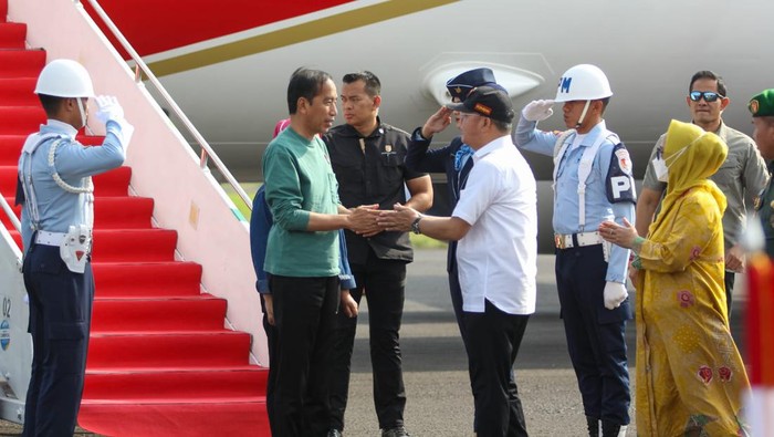 Presiden Jokowi dan Ibu Iriana tiba di Bengkulu. (Foto: Istimewa)