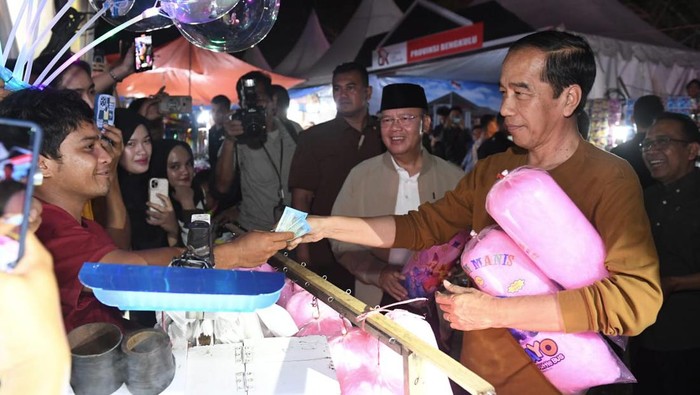 Presiden Jokowi mengunjungi Festival Tabut Bengkulu