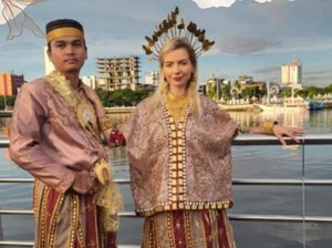 Heboh Pemuda Sinjai Nikahi Bule Polandia, Berawal Jadi Pemandu Wisata di Bali