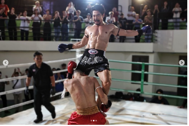 Beginilah aksi Sarawut Siriphet saat sedang menjadi petarung Muay Thai. Foto: Dok. Instagram Sarawut Siriphet