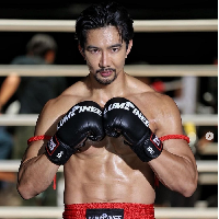 Kerap tampil dengan lingerie dan macho sebagai pertarung, Sarawut Siriphet pun populer di Instagram. Pengikutnya di media sosial lebih dari 161 ribu. Foto: Dok. Instagram Sarawut Siriphet