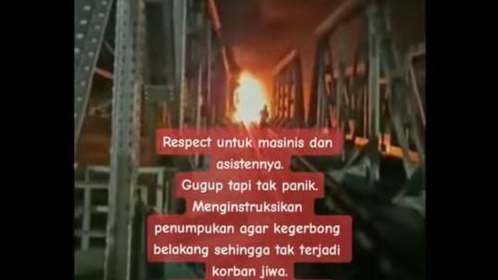 Video viral masinis KA Brantas berjalan berlatar kobaran api. Foto diunggah Rabu (19/7/2023).