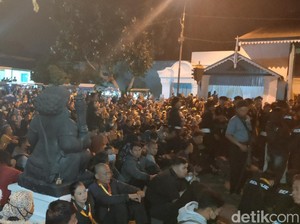 Cerita Warga Setia Puluhan Tahun Hadiri Kirab 1 Suro Keraton Solo