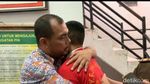 Momen Haru Ayah-Ibu Ken Admiral Peluk Anak AKBP Achiruddin