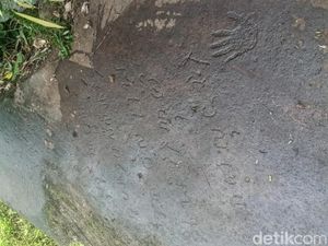 Teka-teki Batu Misterius Beraksara Kuno di Sukabumi Akhirnya Terjawab