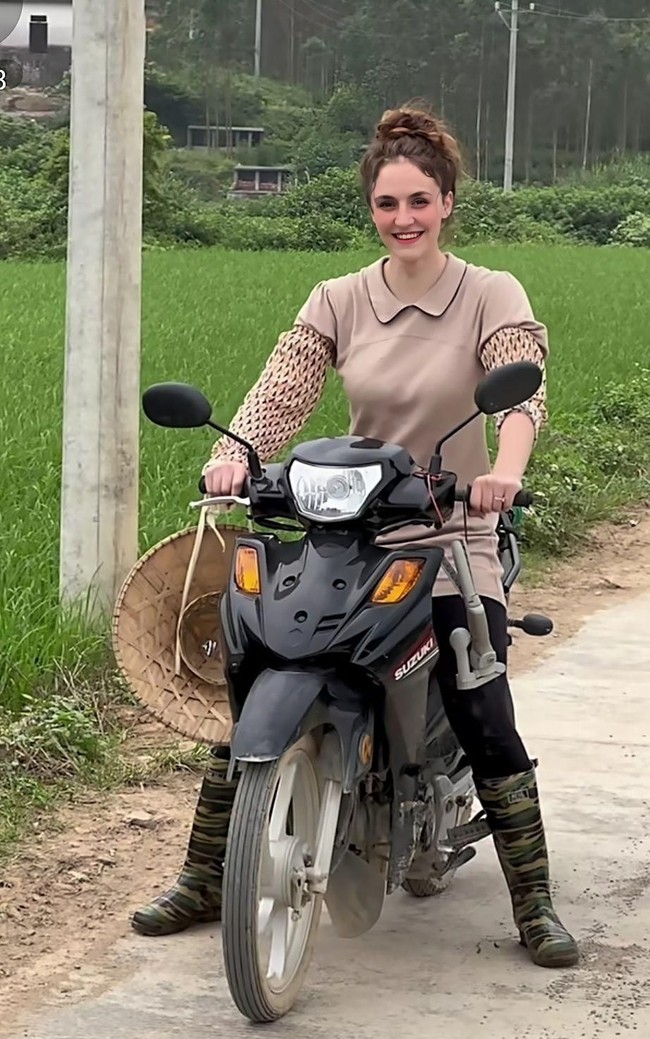 Kanon merasa Menus adalah wanita yang tepat untuk menjadi istrinya. Namun karena saat itu kondisi keuangannya tak memungkinkan untuk menikah, dia meminjam uang untuk memulai bisnis di bidang fotografi. Setelah memiliki cukup uang, dia melamar Menus. Foto: Dok. TikTok