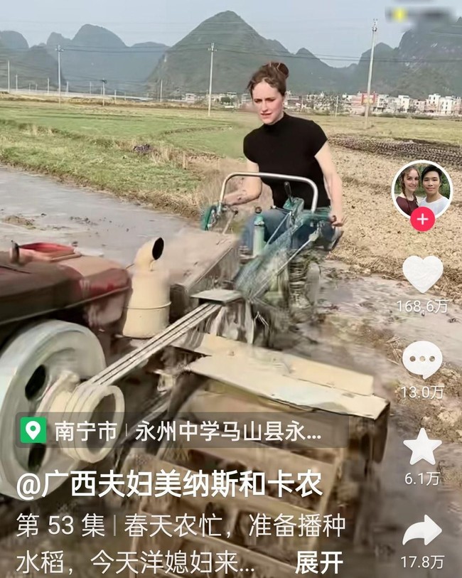 Kini Kanon dan Menus populer di media sosial dengan pengikuti lebih dari 1,73 juta. Selain karena kisah cinta beda negara mereka, aksi Menus hidup di desa mencuri atensi netizen. Bule cantik itu terlihat menikmati hari-harinya menjadi petani mulai dari menanam padi, membajak sawah memakai traktor hingga menangkap ikan. Foto: Dok. TikTok