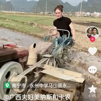 Kini Kanon dan Menus populer di media sosial dengan pengikuti lebih dari 1,73 juta. Selain karena kisah cinta beda negara mereka, aksi Menus hidup di desa mencuri atensi netizen. Bule cantik itu terlihat menikmati hari-harinya menjadi petani mulai dari menanam padi, membajak sawah memakai traktor hingga menangkap ikan. Foto: Dok. TikTok