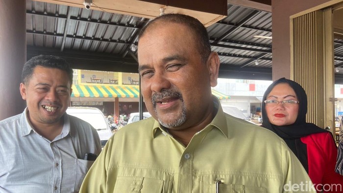 Bupati Karimun Aunur Rofiq.