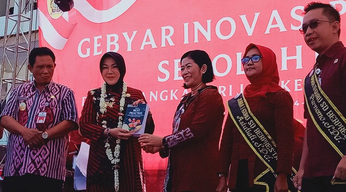 Bupati Klaten Sri Mulyani membuka Gebyar Inovasi Pendidikan Sekolah Dasar.