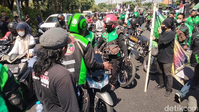 Demo ojol Surabaya