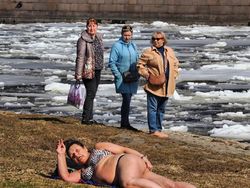 Potret Kontras Keseharian Warga Rusia Dalam Bidikan Kamera