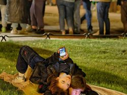 Potret Kontras Keseharian Warga Rusia Dalam Bidikan Kamera