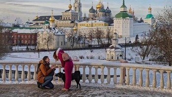 Melamar di jembatan dengan pemandangan indah. Foto: Alexander Petrosyan