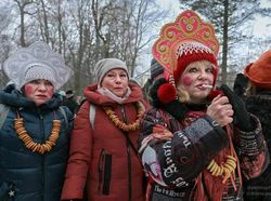 Potret Kontras Keseharian Warga Rusia Dalam Bidikan Kamera