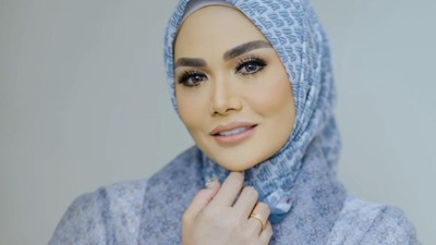 10 Foto Krisdayanti Jadi Model Hijab Brand Lokal, Bikin Salfok Dikira Aurel
