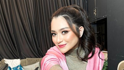 7 Gaya Nathalie Holscher Setelah Lepas Hijab, Pamer Rambut Panjang