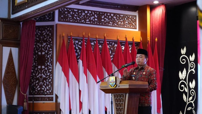 Gubernur Jambi Al Haris saat rapat forum kewaspadaan dini masyarakat jelang pemilu 2024. (Dok Pemprov Jambi)