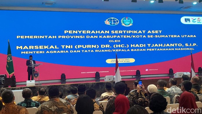 Gubsu Edy Rahmayadi saat acara di Medan