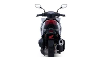 Dari aspek mesin, motor ini masih menggunakan mesin satu silinder 157 cc,  SOHC, 4 katup, yang bisa menghasilkan tenaga 15,3 dk pada 8.500 rpm dengan torsi maksimum 13,8 Nm pada 7.000 rpm. Tenaga disalurkan ke roda belakang melalui gearbox CVT dan V-Belt. Foto: Dok. Honda Malaysia