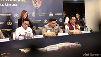 Sampai hari ini tim telah menahan sebanyak 12 tersangka, dengan rincian 9 tersangka sindikat dalam negeri yang berperan dalam merekrut, menampung, mengurus perjalan korban, dan lain sebagainya, ujar Kapolda Metro Jaya Irjen Karyoto dalam jumpa pers di Mapolda Metro Jaya, Jakarta, Jumat (20/7/2023). 