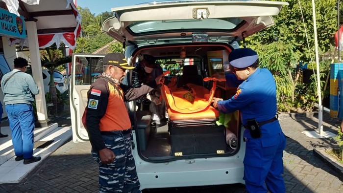 Jasad diduga mahasiswa asing FK UB yang terseret ombak ditemukan di Pantai Sendang Biru, Malang.