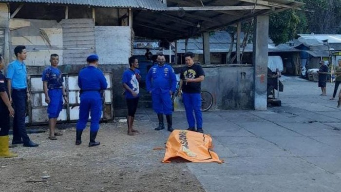 Jasad diduga mahasiswa asing FK UB yang terseret ombak ditemukan di Pantai Sendang Biru, Malang.