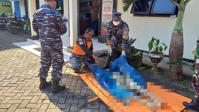 Jasad diduga mahasiswa asing FK UB yang terseret ombak ditemukan di Pantai Sendang Biru, Malang.