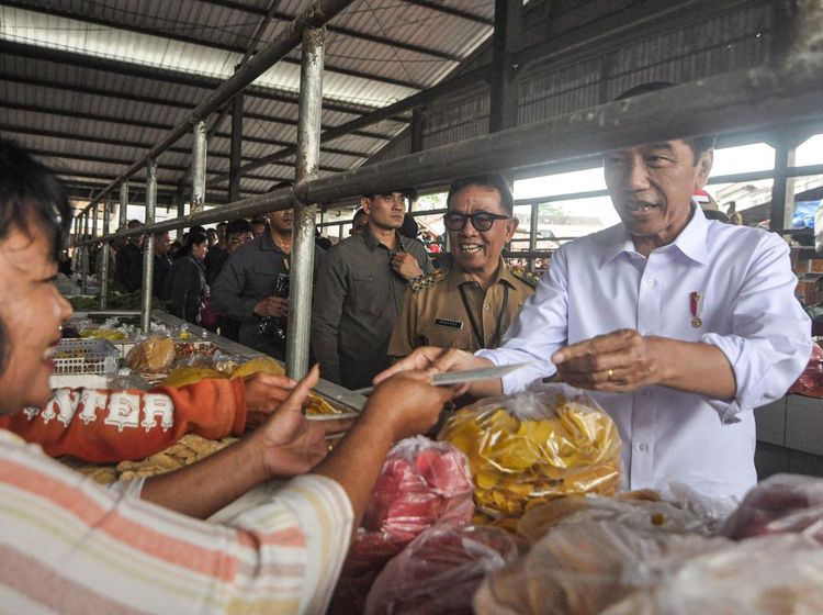 Jokowi Kunjungi Pasar Tradisional di Bengkulu