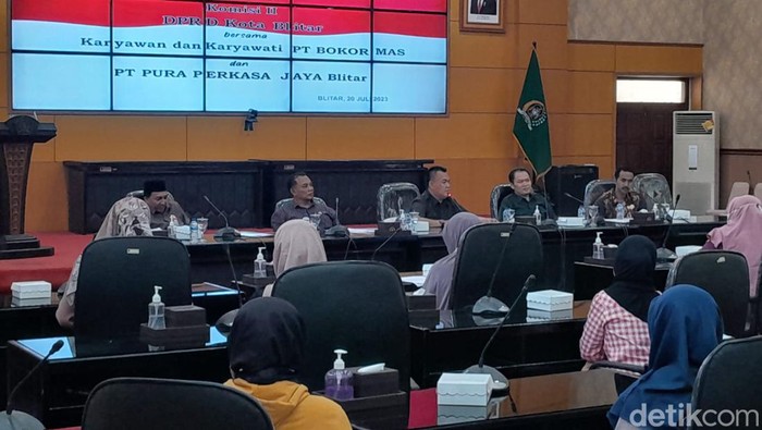 Karyawan pabrik rokok di Kota Blitar wadul ke DPRD