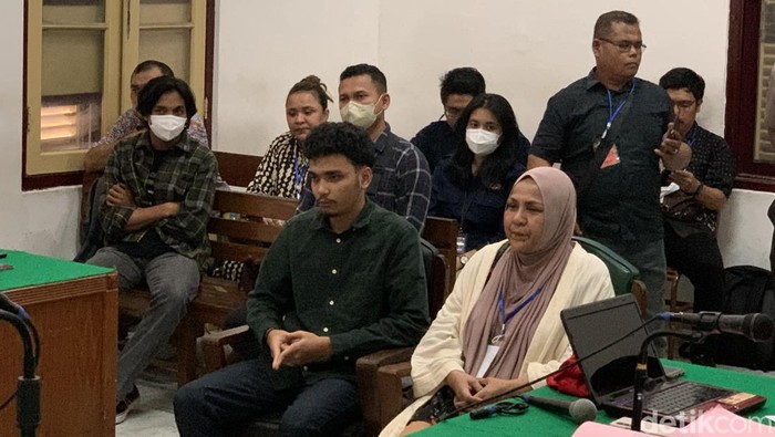 Ken Admiral saat bersaksi di PN Medan.