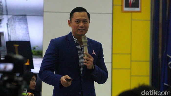 Ketua Umum Partai Demokrat Agus Harimurti Yudhoyono (AHY) menjadi pembicara di Fisipol UGM, Kamis (20/7/2023).