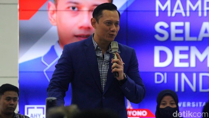 Ketua Umum Partai Demokrat Agus Harimurti Yudhoyono (AHY) menjadi pembicara di Fisipol UGM, Kamis (20/7/2023).
