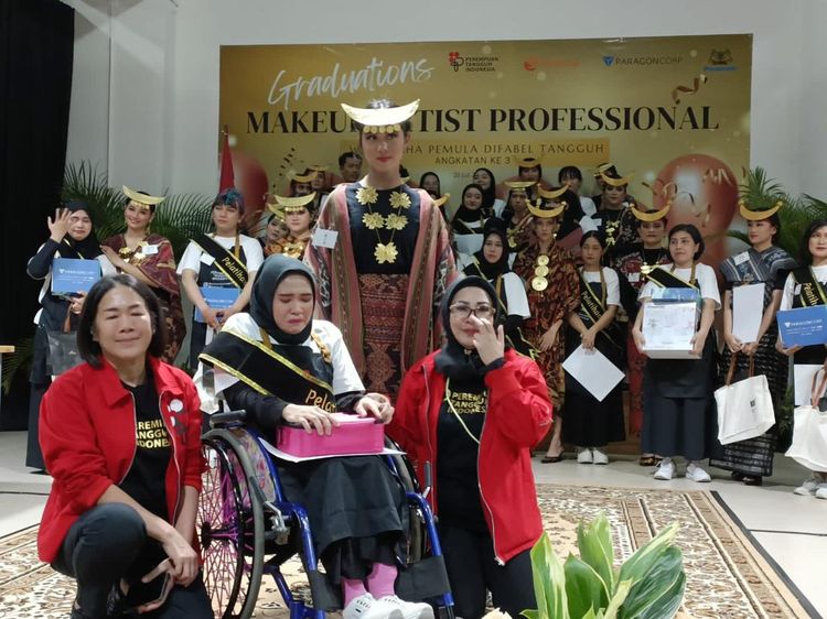 Saat Kaum Difabel Berkarya di Bidang MUA